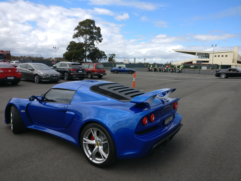Was checking out this Exige when two beautiful FD RX7s turned up. Such a great looking car the FD